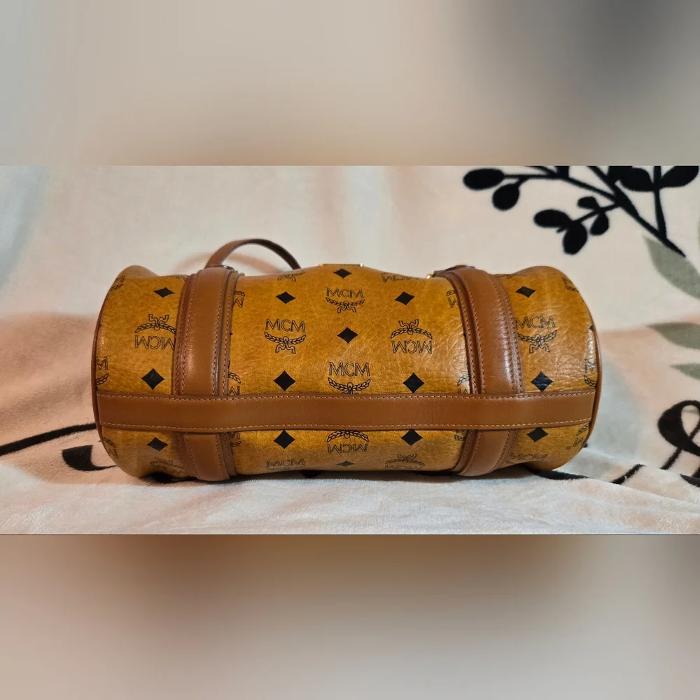 💯 Authentic MCM Visetos Leather Barrel Bag Cognac - Picture 15 of 15